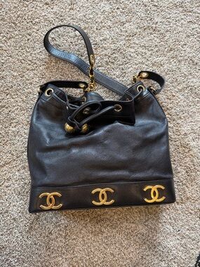 CHANEL Black Pebbled Leather Drawstring Shoulder Bag with Gold CC Logos